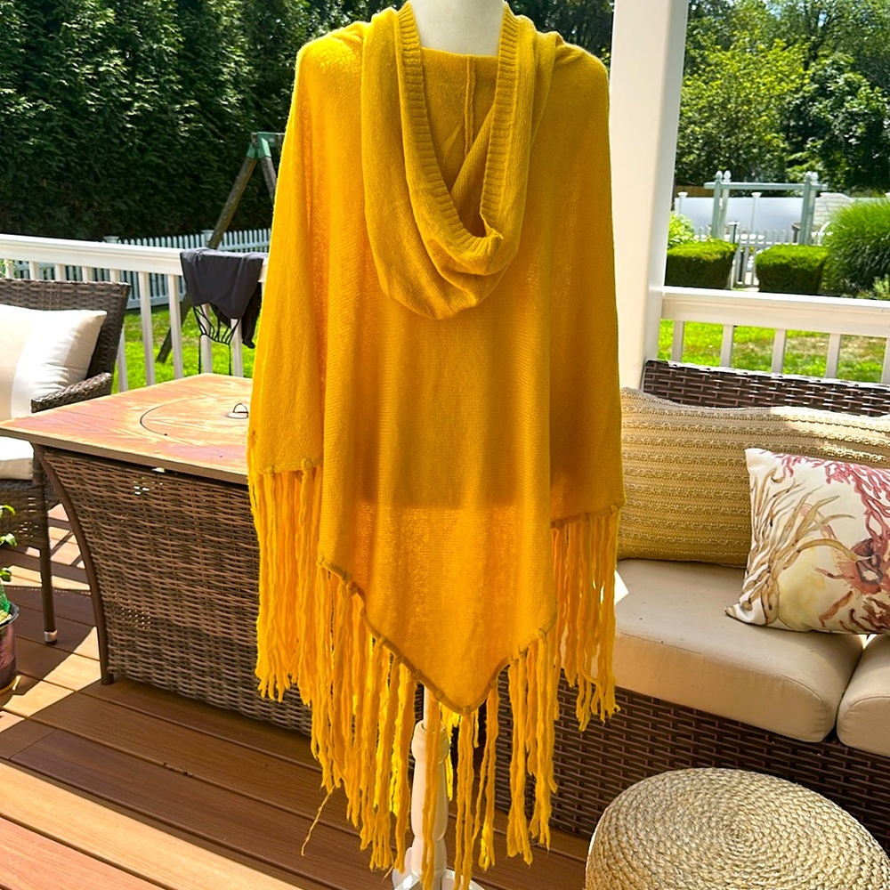NWOT Wildfox White Label Yellow Smiley Face Fringe Poncho - Picture 3 of 6